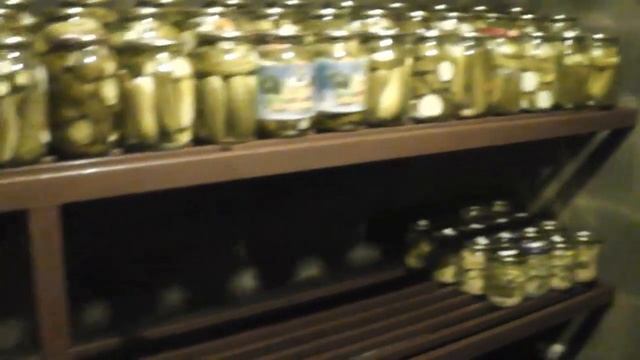 Обустройство погреба. Вытяжка, лестница, стеллажи. смотреть онлайн