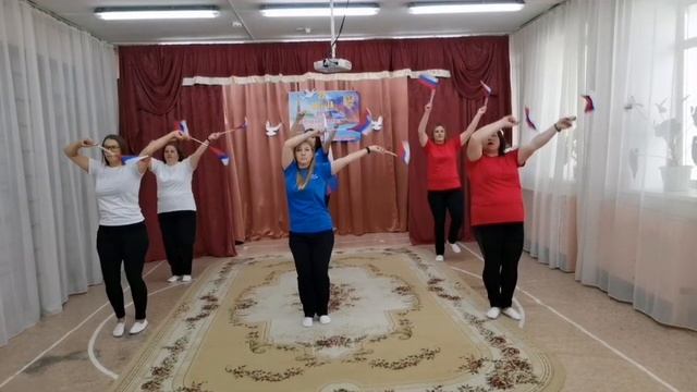 Флешмоб "Белый, синий, красный" к Дню Государственного флага Российской Федерации смотреть онлайн