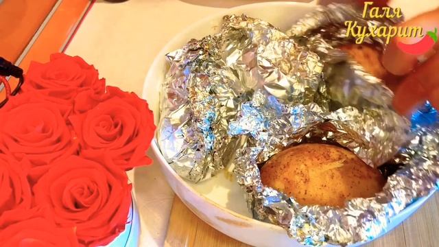 Молодой картофель с изумительной начинкой, запечённый в духовке / Baked potatoes with tasty filling смотреть онлайн