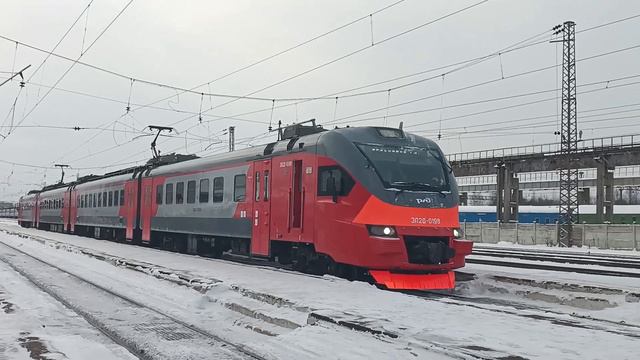 ЭП2Д-0198 отправляется со станции Александров-1 смотреть онлайн