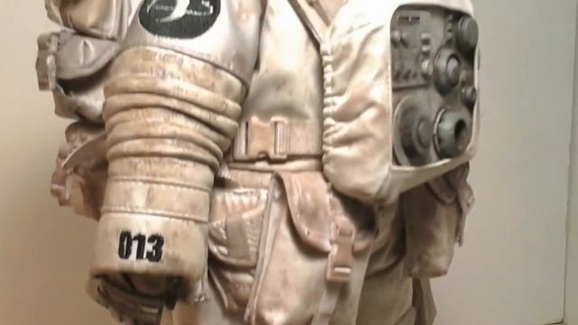 Fu-Reviews: ThreeA Adventure Kartel White Dead Astronaut Gangsta 1/6 Figure 3A Ashley Wood смотреть онлайн