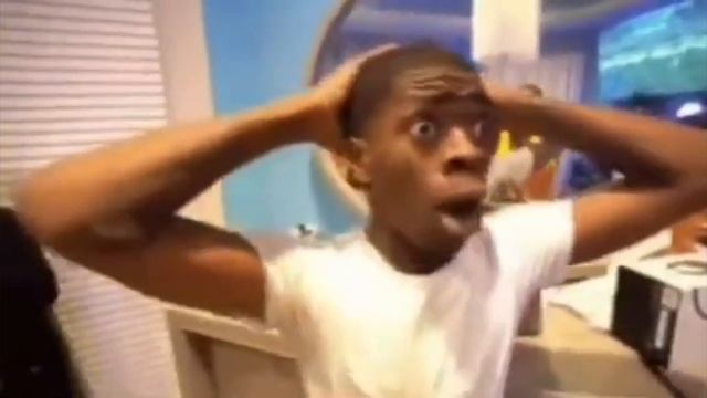 Все продукты в холодильнике:спокойненько лежат в холодильнике.Тот самый банан через 00000.1 секунду смотреть онлайн