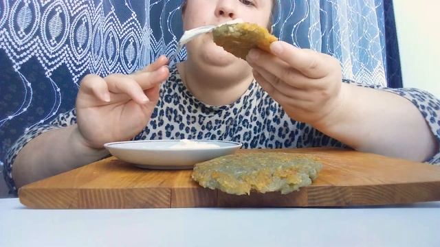 Мукбанг драники со сметаной????? смотреть онлайн