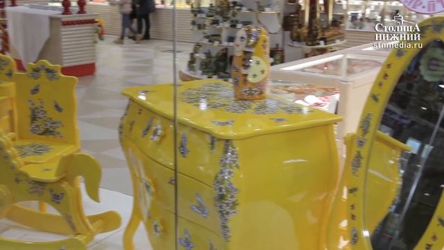«Золотая хохлома» представила новую весенне-летнюю коллекцию модных аксессуаров и мебели «Лизонька» смотреть онлайн