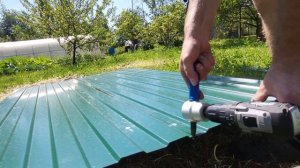 Резка профлиста, металлочерепицы с помощью насадки. Вырубные ножницы по металлу