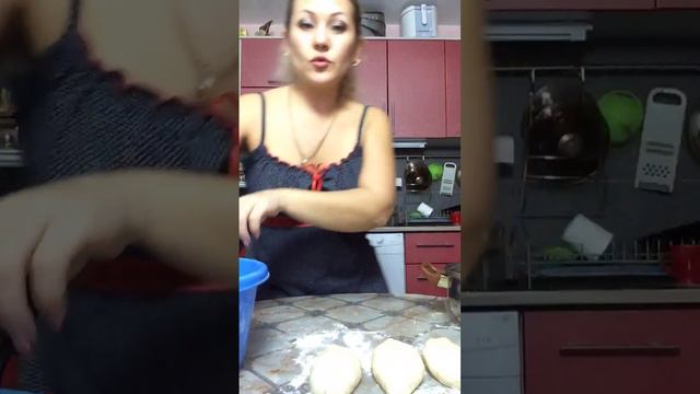 Пеку пирожки для любимых!