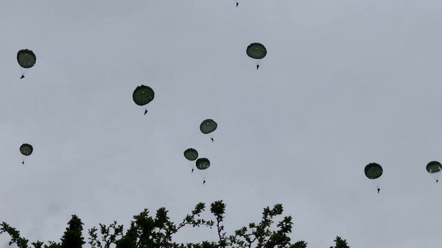 Carentan, France. 5th June 2019 75th D-Day Anniversary Jump смотреть онлайн