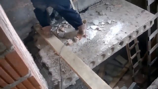 Dismantling the floor slab (демонтаж плиты перекрытия). смотреть онлайн