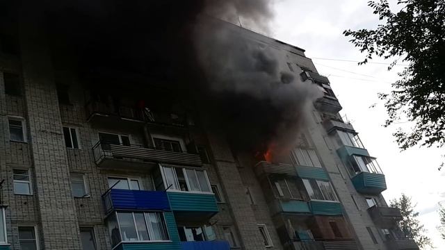 Пожар в Комсомольске-на-Амуре на Интернациональный 15. 2016.08.21 19:05:12 смотреть онлайн