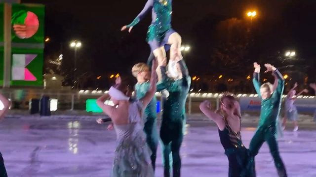 Александра Трусова.Открытие катка в парке Горького.Шоу 24.11.23 смотреть онлайн