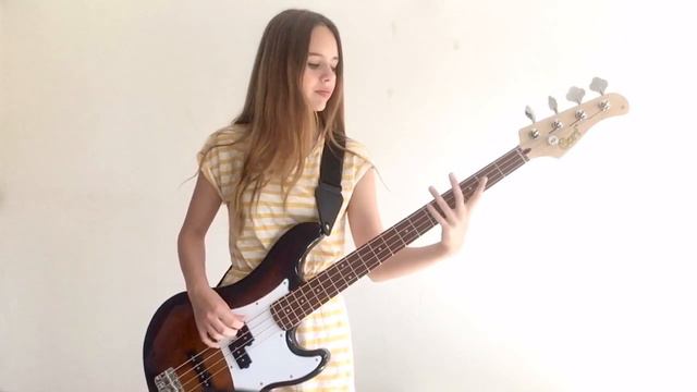 QUEEN - A Kind of Magic [Bass Cover + Tab] by Lilou Gerardy смотреть онлайн