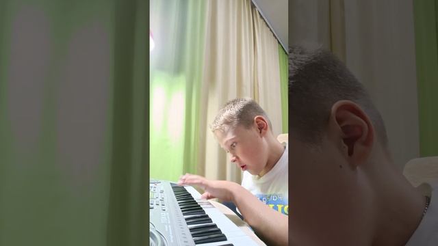играю песни на синтезаторе смотреть онлайн