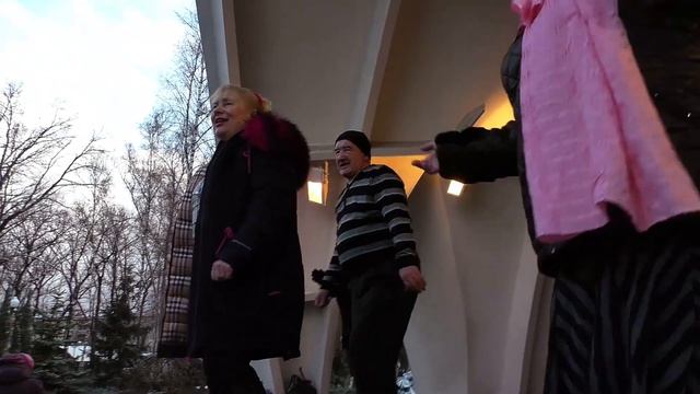 Одолжила!!!8 марта,танцы,парк Горького!!! смотреть онлайн