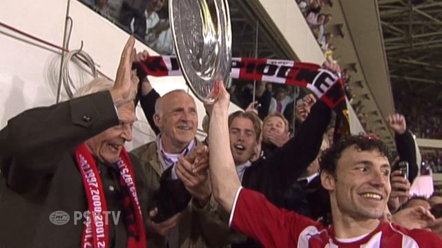 Mark van Bommel trainer PSV O19 смотреть онлайн