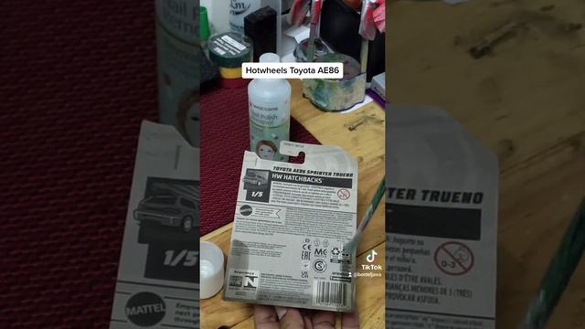 Remove hotwheels Toyota AE86 from blister. смотреть онлайн