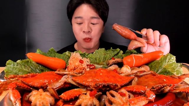 CRAB + SQUID + OCTOPUS + BABY OCTOPUS + CUTTLEFISH + MUSHROOM MUKBANG SPICY SEAFOOD EATING SHOW смотреть онлайн