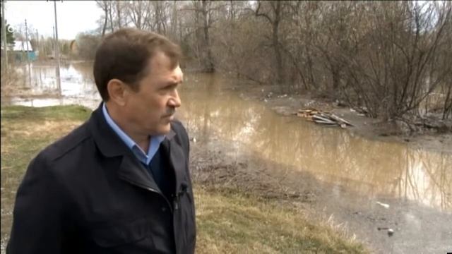 В Искитиме из-за разлива реки Бердь пришлось эвакуировать жителей смотреть онлайн