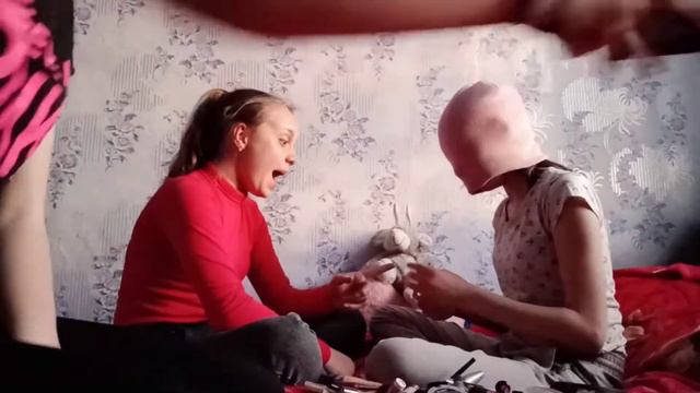 Красим друг друга с закрытыми глазами||ночовка смотреть онлайн