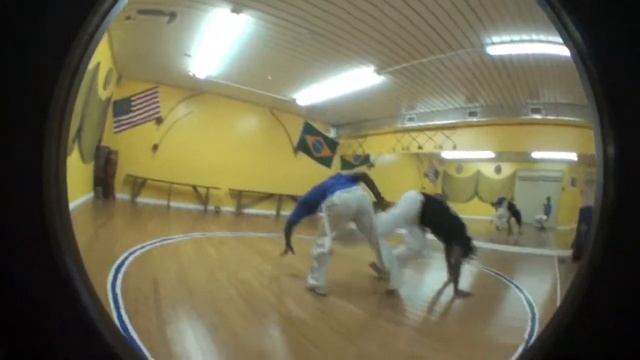 Capoeira Angola Mestre Pele e seu aluno Lampiao смотреть онлайн