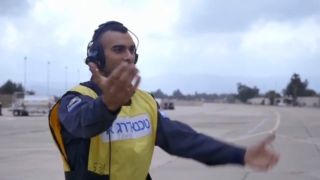 ЦАХАЛ исполнил Гимн Израиля (очень мило) смотреть онлайн