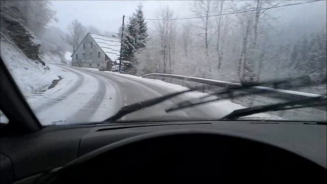 Ballade en Renault Espace 2 sous la neige des Vosges - France смотреть онлайн