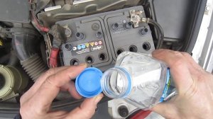 Доливка дистиллированной воды в аккумулятор своими руками