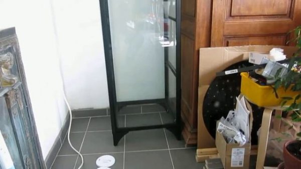 Lifehack. Двигаем шкаф. Не убиваясь.