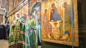 Патриарх Кирилл провел праздничную службу у иконы «Троица» в храме Христа Спасителя