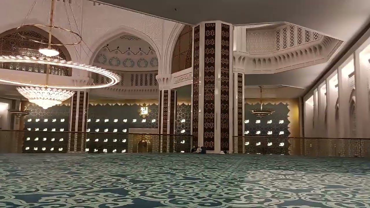 Женский балкон в Центральной мечети Астаны.