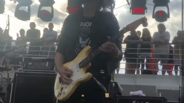 Krokus Live “HellRaiser” On the Monsters Of Rock Cruise X 2020 смотреть онлайн