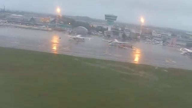 Take off at Bergamo (BGY) - Orio al Serio by Wizz Air смотреть онлайн