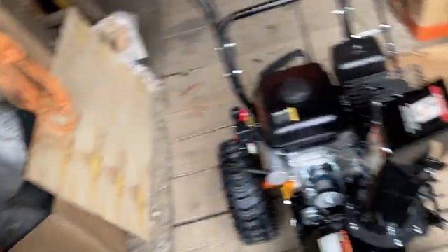 Распаковка ,обзор и сборка снегоуборщика Carver смотреть онлайн