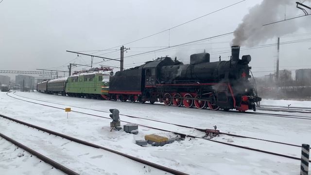 Паровоз "Эрка" растаскивает экспонаты музея на Рижском вокзале! Эр774-38 с ВЛ60п/к, ЭР200, ВЛ10-098 смотреть онлайн