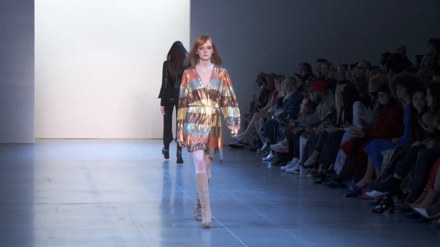 Vivenne Hu Designer Interview and Runway FW20 смотреть онлайн