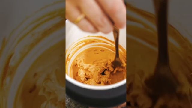 Простой рулет к чаю. Ореховый с вареной сгущенкой. смотреть онлайн