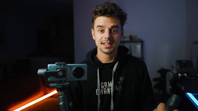 The Best Smartphone Gimbal 2022? DJI OM6 vs Zhiyun Smooth 5 смотреть онлайн