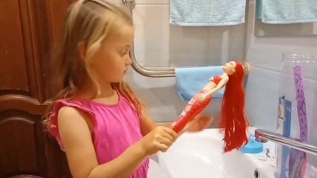 Barbie русалка - Сюрприз Распаковка смотреть онлайн