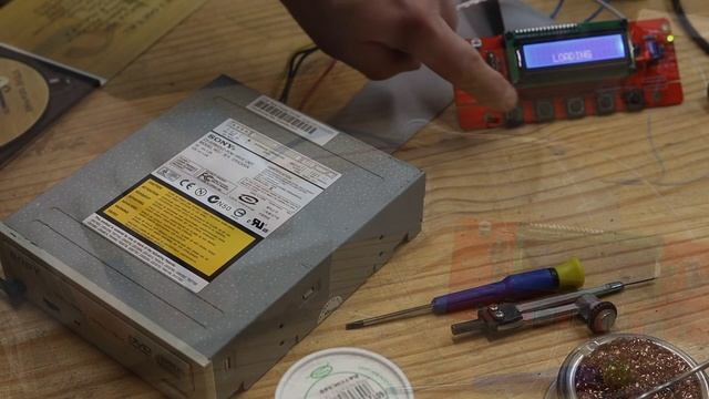 How To Convert a CD-ROM into a CD Player смотреть онлайн