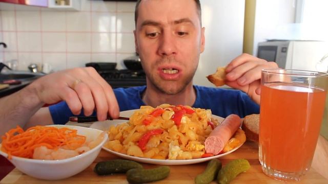 СЕМЕЙНЫЙ МУКБАНГ СОСИСКИ ЯИЧНИЦА С ЛУКОМ МАКАРОНЫ / MUKBANG ASMR / SAUSAGES / REAL SOUND 먹방