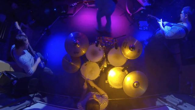 Илья и Сыновья - Морская болезнь (Мумий Тролль cover) смотреть онлайн