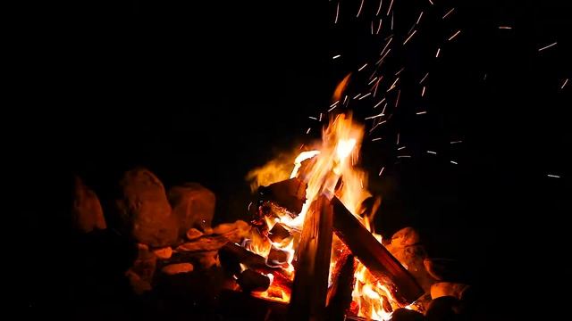 Костер со звуками потрескивающего огня у реки | Bonfire with Crackling Fire Sounds (NO MUSIC) смотреть онлайн