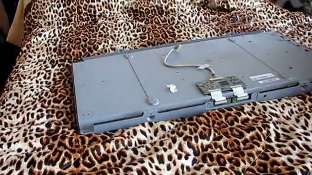 Телевизор 32LG3000-ZA. Замена LCD подсветки на LED. Пошаговая инструкция. смотреть онлайн