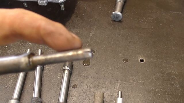 Как и чем выбить направляющие втулки клапанов из ГБЦ . смотреть онлайн