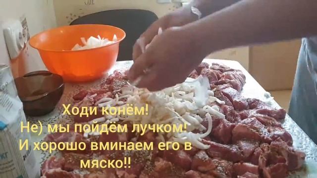 САМЫЙ лучший рецепт Шашлыка за 1 кадр!! The BEST meat recipe on the GRILL for 1 frame!! смотреть онлайн