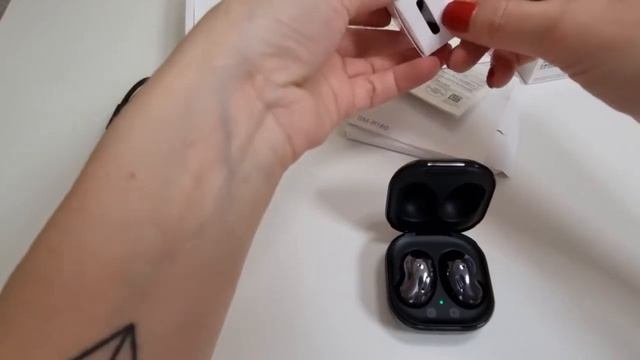 Наушники Samsung Galaxy Buds Live. Распаковка. смотреть онлайн