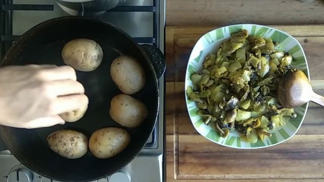 Картофель в мундире жаренный с грибами и луком смотреть онлайн