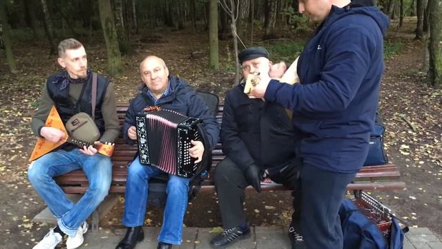 Измайловский пятачок, «Барыня». Балалайка и Гармонь. На гармони играет Владимир Васильевич Лутовино смотреть онлайн