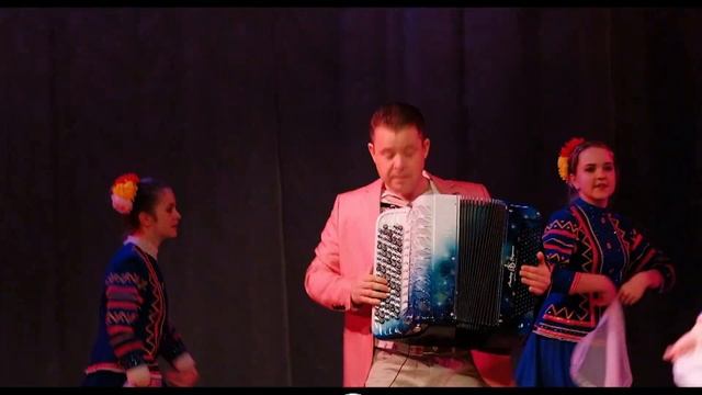 Андрей Сигунов и Образцовый танцевальный коллектив "Ельчаночка" (Елец) - "Катюша" смотреть онлайн