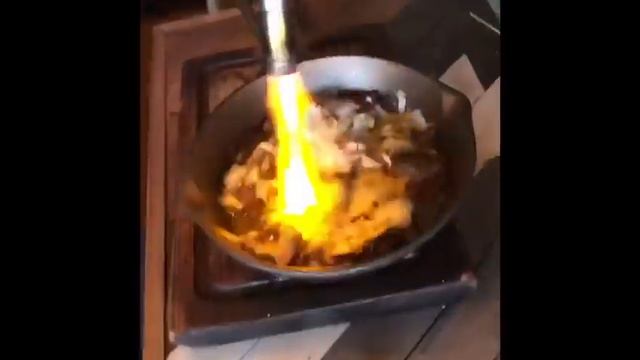 Готовим говядину на сливочном масле с соусом сальса!!! смотреть онлайн