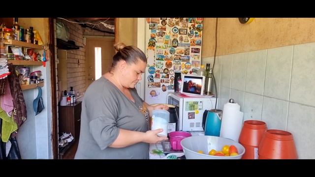 СИЖУ ОДНА В ДЕРЕВНЕ?КВАШЕНЫЕ ПОМИДОРЫ КАК В БОЧКЕ НА ЗИМУ? смотреть онлайн
